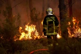 Incendies : la situation est restée « globalement stable » cette nuit en Gironde, le feu est « contenu » dans le Var