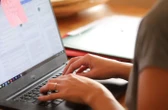 Le télétravail a entraîné une augmentation « modeste mais réelle » de la productivité, selon l’Insee