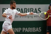 Roland-Garros : quatre smashs rattrapés, passing et jet de raquette… la vidéo du point exceptionnel de Moutet