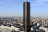 Paris : des baies vitrées tombent de la Tour Montparnasse, aucun blessé