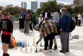 Paris : deux touristes américains attaqués à coups de tours Eiffel miniatures