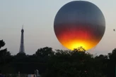 « T’as vu comme c’est beau » : près d’un an après les JO, la vasque s’élève à nouveau dans le ciel de Paris
