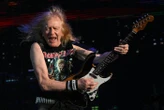 À Paris La Défense Arena, une panne d’électricité interrompt le concert d’Iron Maiden pendant plus d’une heure