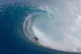 « Comme rouler à 130 sur l’autoroute et percuter un mur » : les images de l’énorme chute d’un surfeur hawaïen