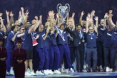 Le PSG va présenter aux supporters ses cinq trophées après le match contre Angers