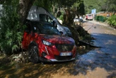 « Elle criait que l’eau était en train de monter » : l’incroyable récit de deux gendarmes sauvant une femme des inondations dans le Var