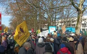 Les opposants aux mégabassines font pression devant l’Agence de l’eau Loire-Bretagne