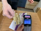 Difficile à détecter et très inquiétant : c’est quoi le « shimming », cette nouvelle arnaque à la carte bancaire ?