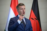 Hongrie : le nouveau Premier ministre intensifie sa campagne contre le président, un proche de Viktor Orbán qu’il veut destituer