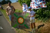 Tour de France : bons spots, déguisements, épuisettes… Comment faire le plein de goodies au passage de la caravane ?