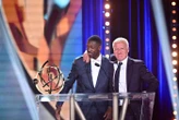 « Je vais te mettre à gauche » : moment taquin entre Ousmane Dembélé et Didier Deschamps lors des trophées UNFP