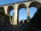 Une mère de famille se jette du haut d’un viaduc en Belgique avec son bébé de dix mois dans les bras
