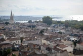La Rochelle : un homme retrouvé mort avec la gorge tranchée chez lui, son colocataire arrêté puis relâché