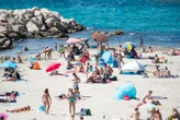 Un homme interpellé alors qu’il photographiait à leur insu des femmes seins nus sur une plage de Marseille