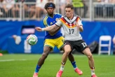 Coupe du monde : un arbitre de la VAR a-t-il vraiment fait un geste suprémaciste blanc face caméra lors d’Allemagne-Curaçao ?