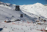 Une jeune skieuse néerlandaise allant « à vive allure » fait une chute mortelle sur une piste bleue de Val-Thorens