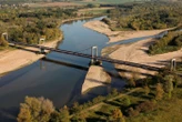 « Je ne suis plus tranquille » : vétuste et rongé par la corrosion, ce pont qui enjambe la Loire inquiète ses 4 500 usagers