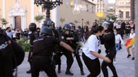 Dos detenidos y siete agentes heridos tras los disturbios por la presencia de Abascal en Ceuta