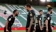 El Alavés da un gran paso hacia la salvación y hunde al Elche