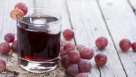 Un joven pide un mosto en un chiringuito, se equivocan y le dan por error un producto químico: ahora está en la UCI