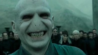 El consejo de Ralph Fiennes al nuevo Voldemort: “Ensaya cómo andar con una capa”