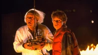 Marty McFly y Doc Brown buscan la guitarra de ‘Regreso al futuro’