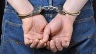 Tres cuidadores levantaban tirándole de los pezones de la cama a un anciano: han sido detenidos