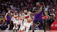 Un sobresaliente LeBron James no basta para evitar el revés de los Lakers contra los Rockets