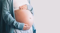 Nunca antes dieron a luz tantas mujeres mayores de 50 años ni tan pocas menores de 19