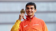 Ander Garaiar se cuelga el oro más deseado después de entrenar en un carril bici y cambiar su hoja de ruta por una lesión