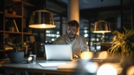 Formación gratuita para dominar la IA en tu trabajo: desde marketing y diseño hasta RR.HH