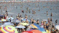 La costa valenciana roza el 90% de ocupación en un puente clave para la temporada turística