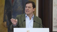 Mañueco reivindica su gestión pese a las denuncias por dejar sin usar medios enviados por el Gobierno
