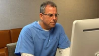 Erik Menendez seguirá en la cárcel porque la junta penitenciaria no lo ve un preso modelo