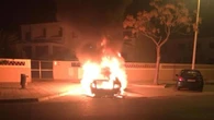 Buscan a un hombre por quemar a su expareja dentro de un coche, que roció con gasolina en Segovia