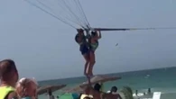Acosada en pleno vuelo: una mujer denuncia a su instructor de paracaídas: “Me sentí violada”