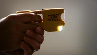 Encuesta: ¿Apruebas que la Guardia Urbana use pistolas eléctricas?