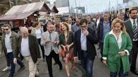 Montero pasea con Illa por a Feria de Abril y aboga por “una prosperidad compartida”