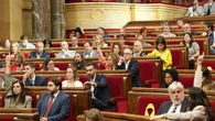 El Parlament avala 22 millones extra para ayuntamientos y cambios en el fondo de transición nuclear