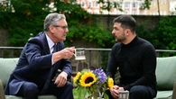 Keir Starmer recibe a Zelensky en Londres y otras imágenes del día