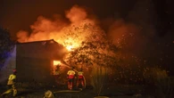 El fuego mantiene activos 40 focos en España y se intensifica la ayuda internacional