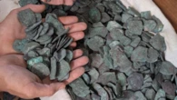Cazadores de tesoros recuperan 1.000 monedas de plata y oro de un galeón español que naufragó en la costa de Florida durante un huracán en 1715
