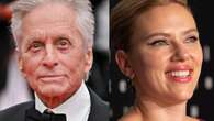 Michael Douglas descubre que es familia de Scarlett Johansson