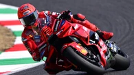 Marc Márquez, con remontada soberbia, asesta otro golpe moral a Bagnaia en su casa