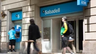 La opa del BBVA al Sabadell agota el margen para más fusiones bancarias en Catalunya