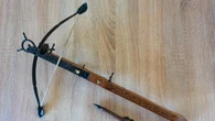 Un hombre de 64 años sobrevive dos días en su casa con una flecha clavada en la cabeza