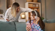 Nuevas razones para retrasar la entrega del primer móvil a los hijos