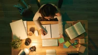 ¿Solo tienes el Graduado Escolar? Estas son las Oposiciones más fáciles (y mejor pagadas) que puedes preparar ya