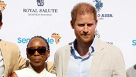 El príncipe Enrique afea a la presidenta de su oenegé africana que invoque la memoria de lady Di en su disputa