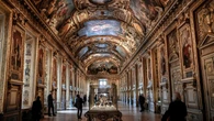 Cuatro asaltantes roban del Louvre joyas históricas de incalculable valor